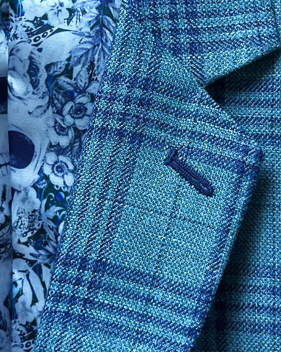 Close-up of the men's sportcoat's notch lapel with AMF pick stitching and dark blue accent buttonhole.