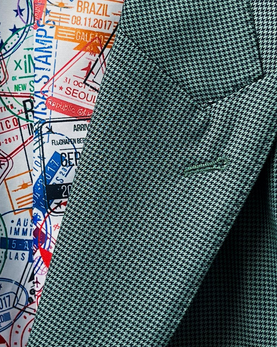 Lapel buttonhole detail on a hunter green houndstooth sportcoat.