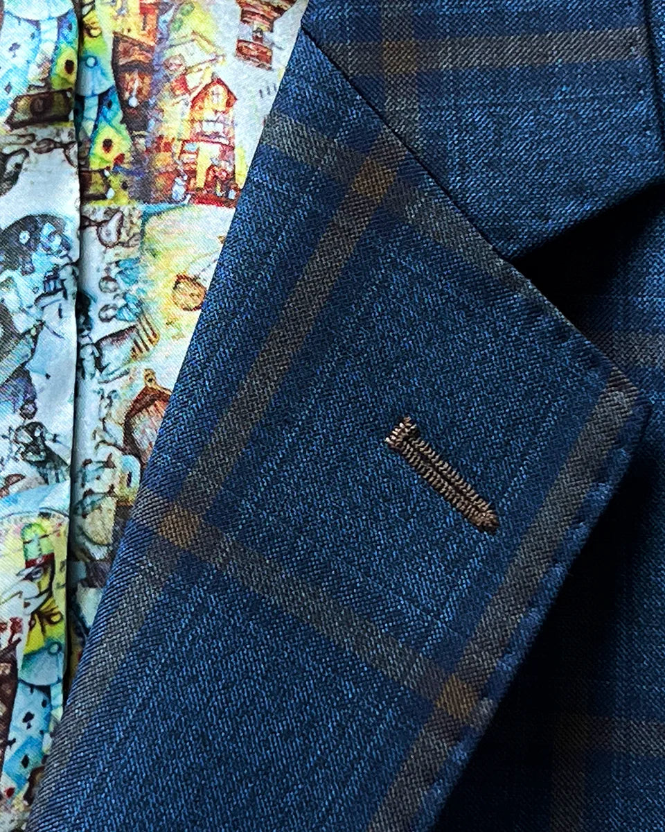 Close-up of the notch lapel, showcasing the classic design and fine craftsmanship.