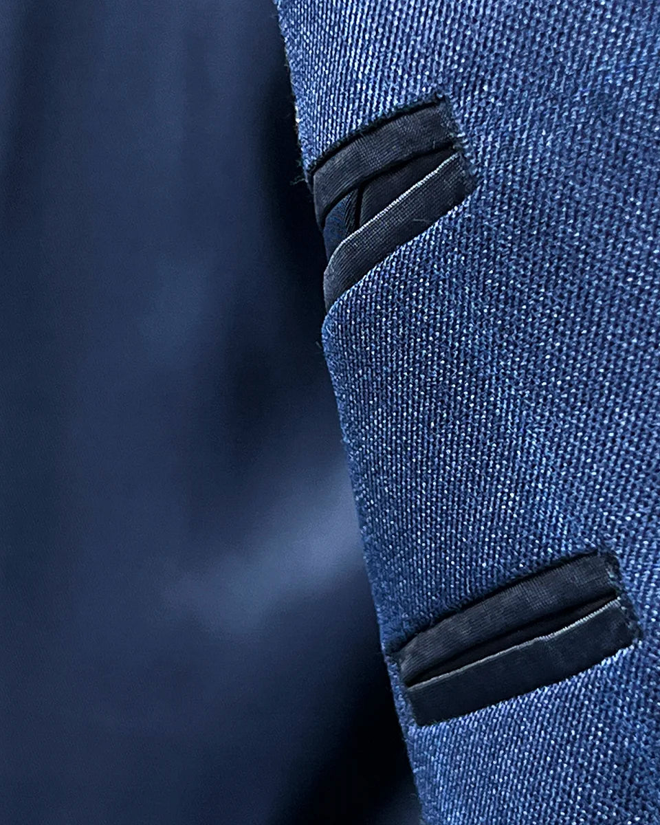 Accent flash lining detail in the Indigo Blue Windowpane sport coat showing contrasting color or pattern