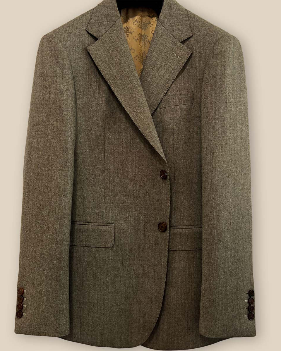 Close-up of the jacket button panel on the Westwood Hart brown nailhead men's suit, highlighting the brown horn buttons.