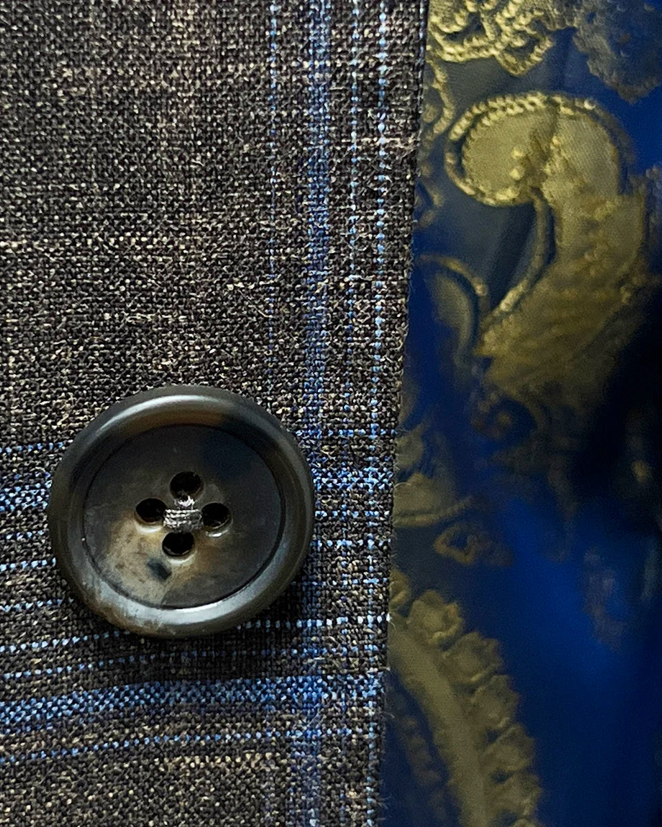 Close-up of the corozo buttons option for the sportcoat.