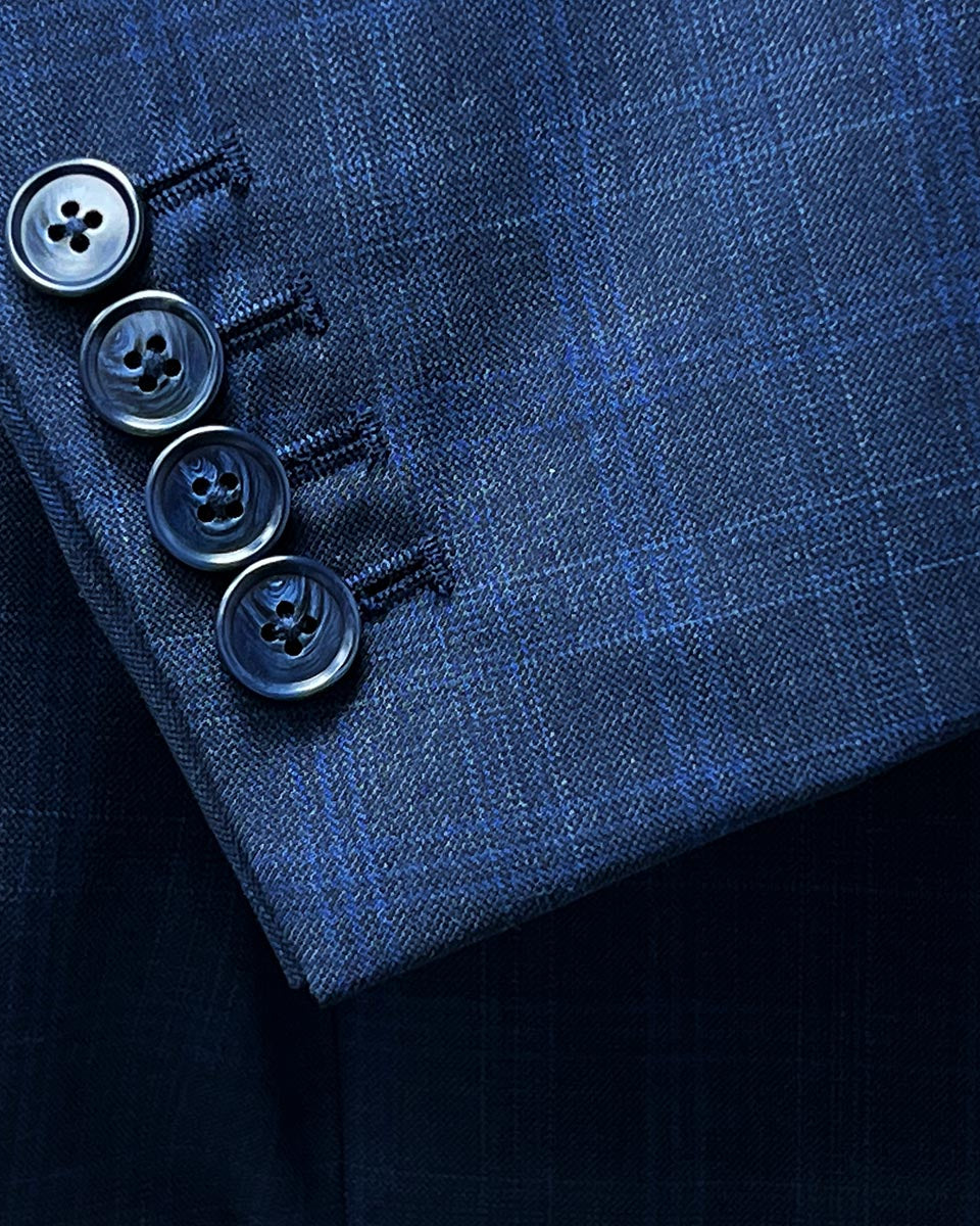 Sleeve buttonholes, windowpane.