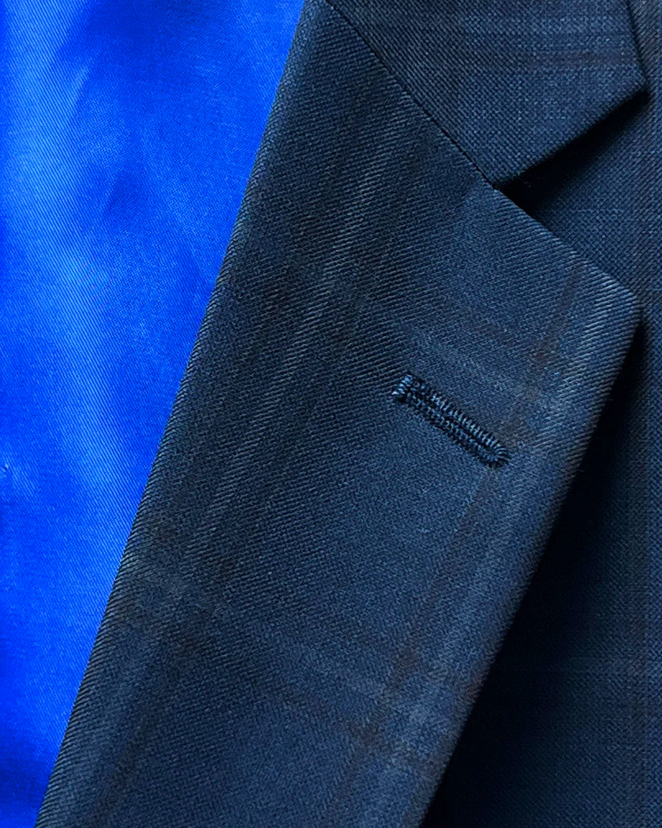 Detailed image of the sportcoat's notch lapel design.