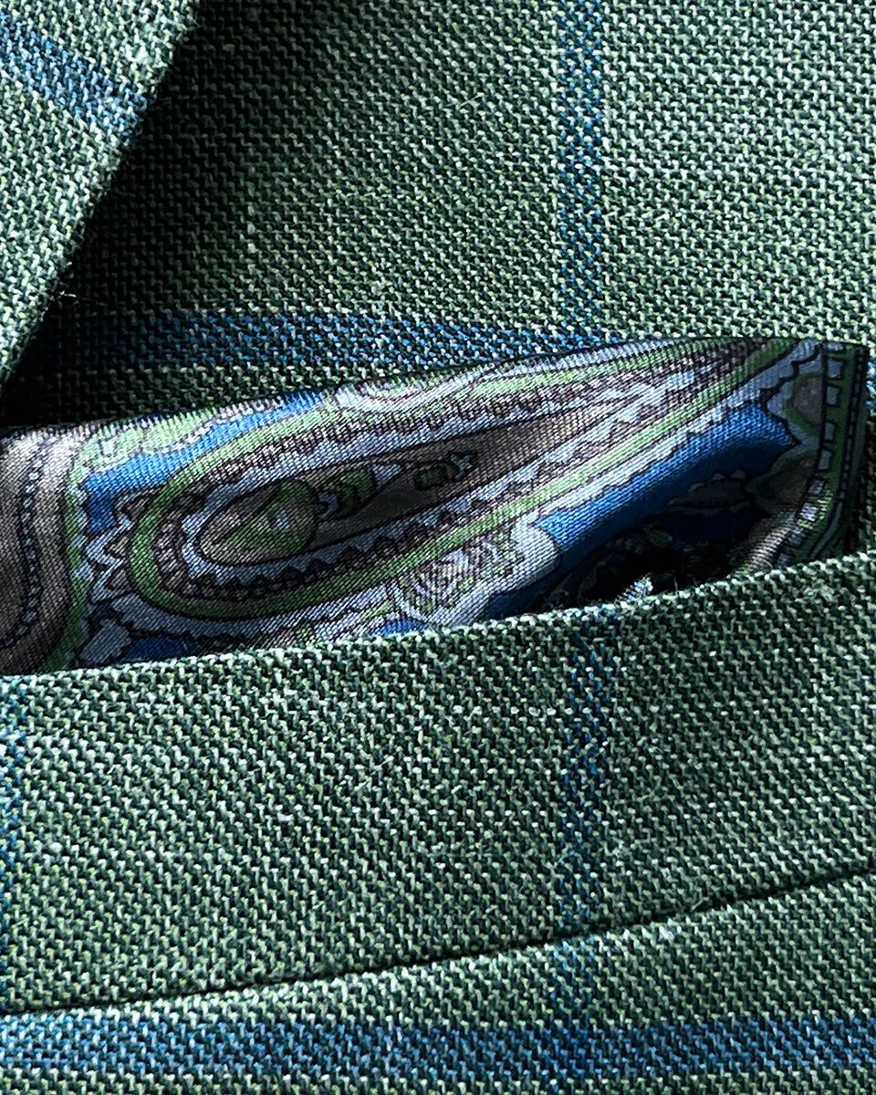 Chest pocket featuring built-in pocket square detail with coordinating blue paisley pattern matching interior lining