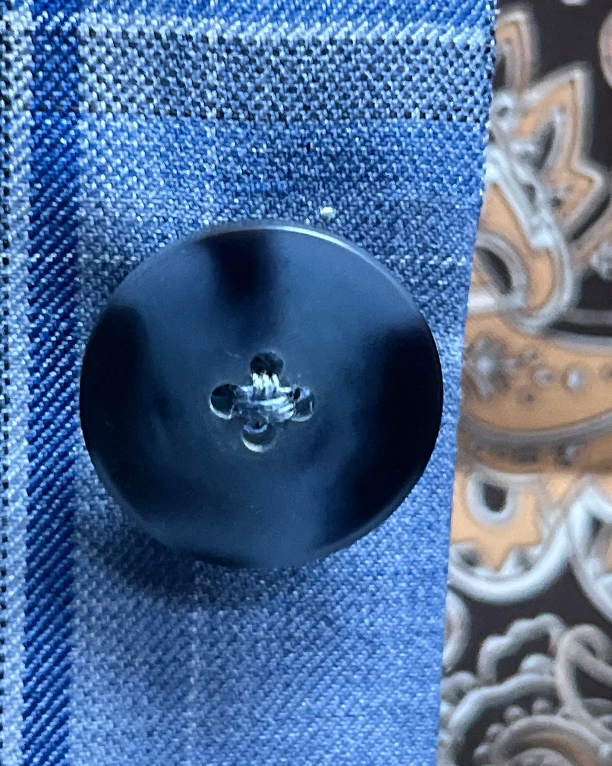 Button detail of Cornflower Blue Windowpane men's sport coat showing dark navy marble horn buttons