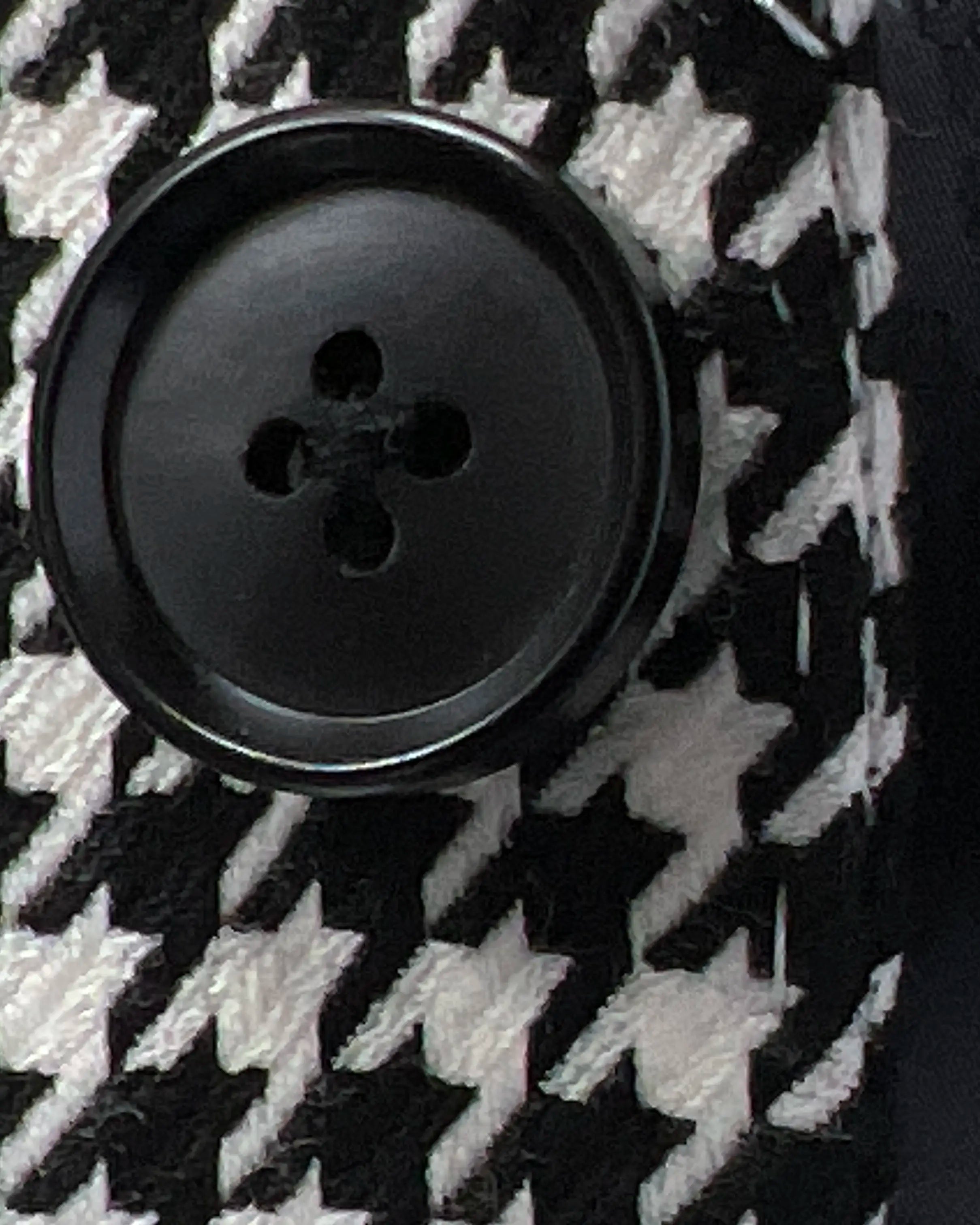 Button close up of High Contrast Black and White Houndstooth men's sport coat showing black horn button material and finish.