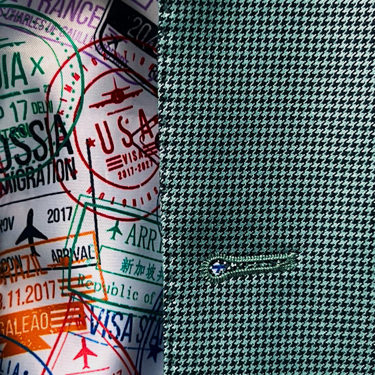 Flash linings add a pop of color to the sportcoat's interior.