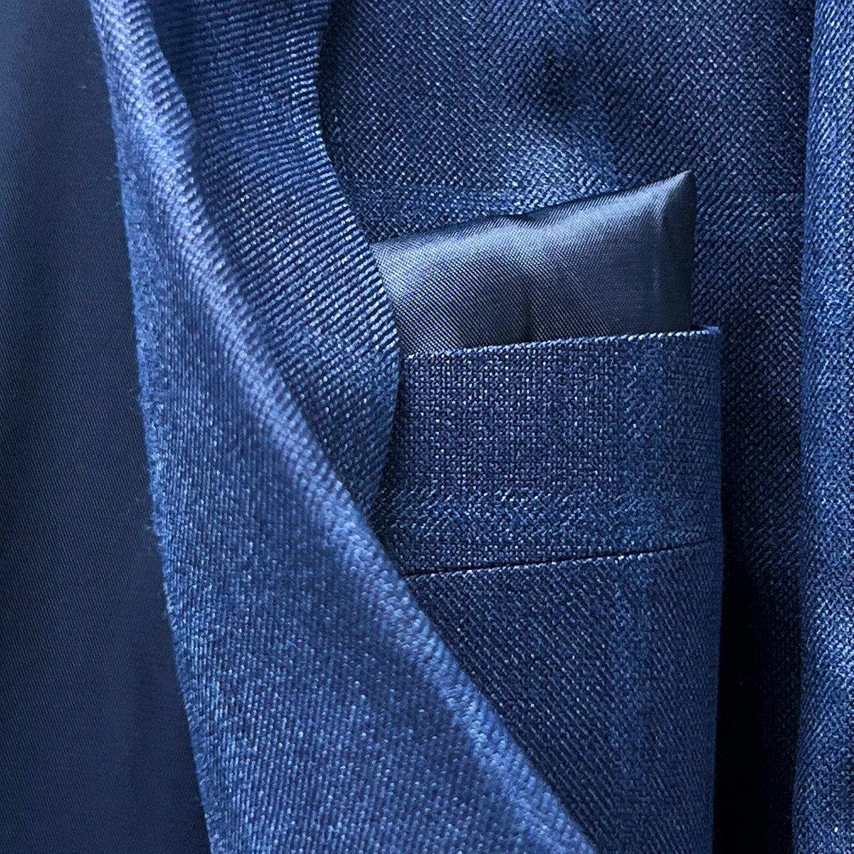 Full panel view of the premium midnight blue bemberg lining in the Indigo Blue Windowpane sport coat