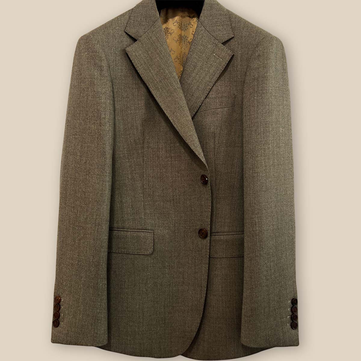 Close-up of the jacket button panel on the Westwood Hart brown nailhead men's suit, highlighting the brown horn buttons.