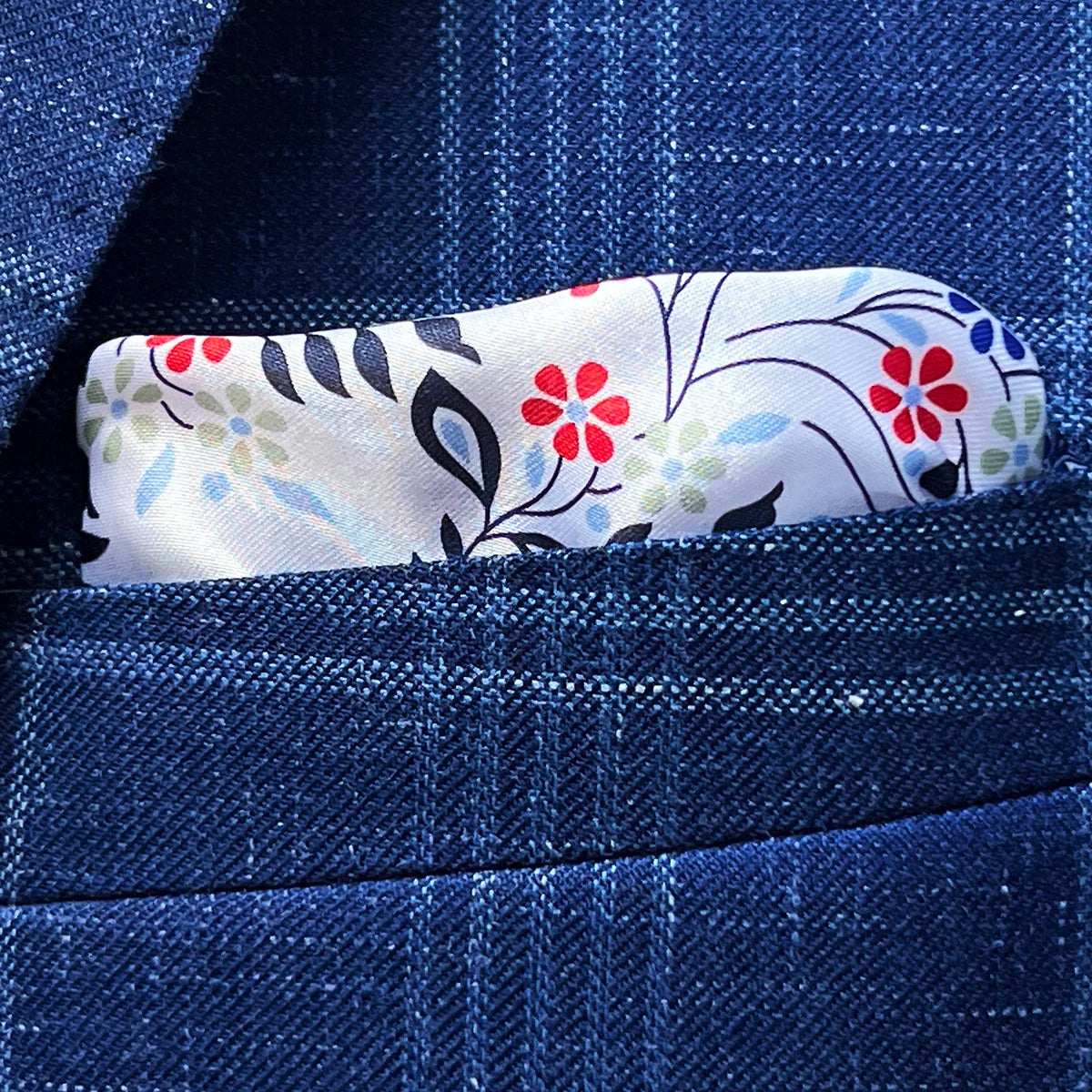 Integrated pocket square detail showing coordinated styling with paisley lining pattern emerging from breast pocket