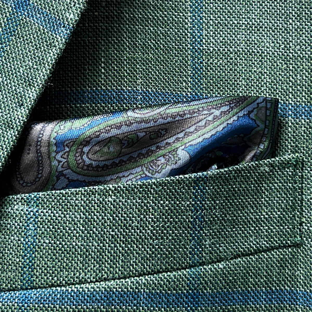 Chest pocket featuring built-in pocket square detail with coordinating blue paisley pattern matching interior lining
