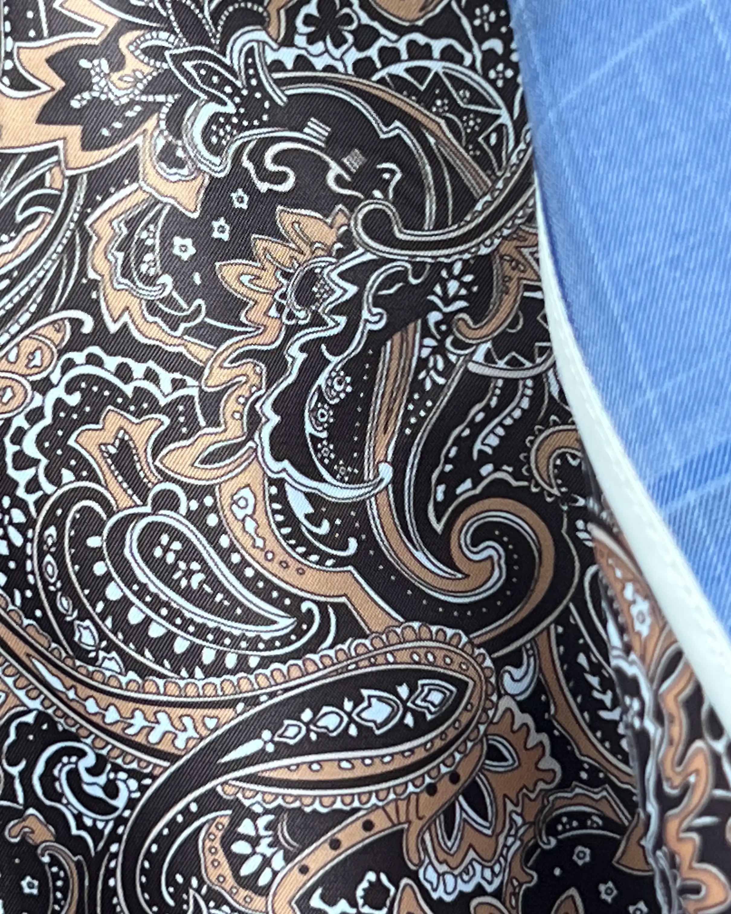 Lining detail of Cornflower Blue Windowpane men's sport coat showing the paisley interior lining