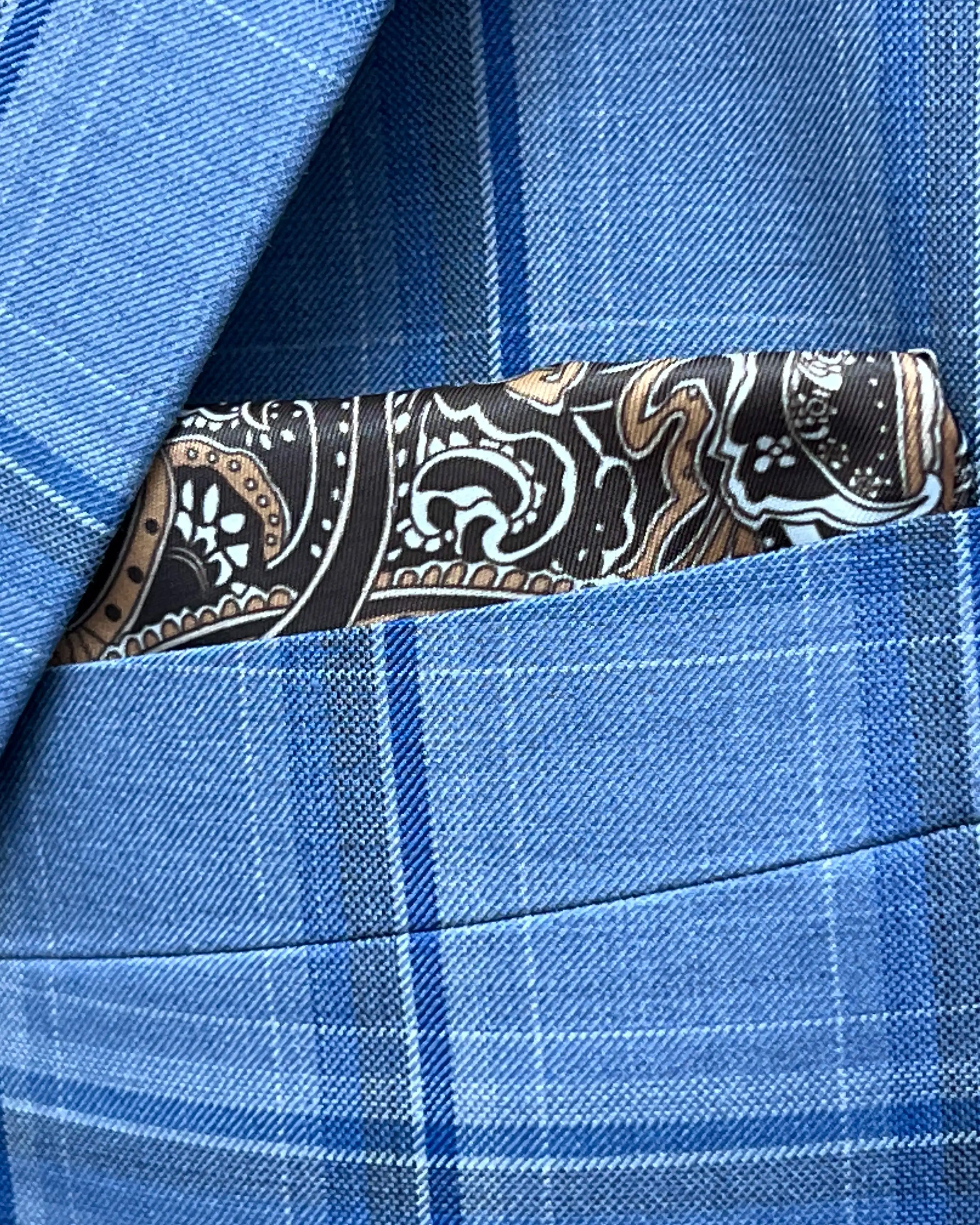 Pocket square detail of Cornflower Blue Windowpane men's sport coat showing the matching lining pocket square