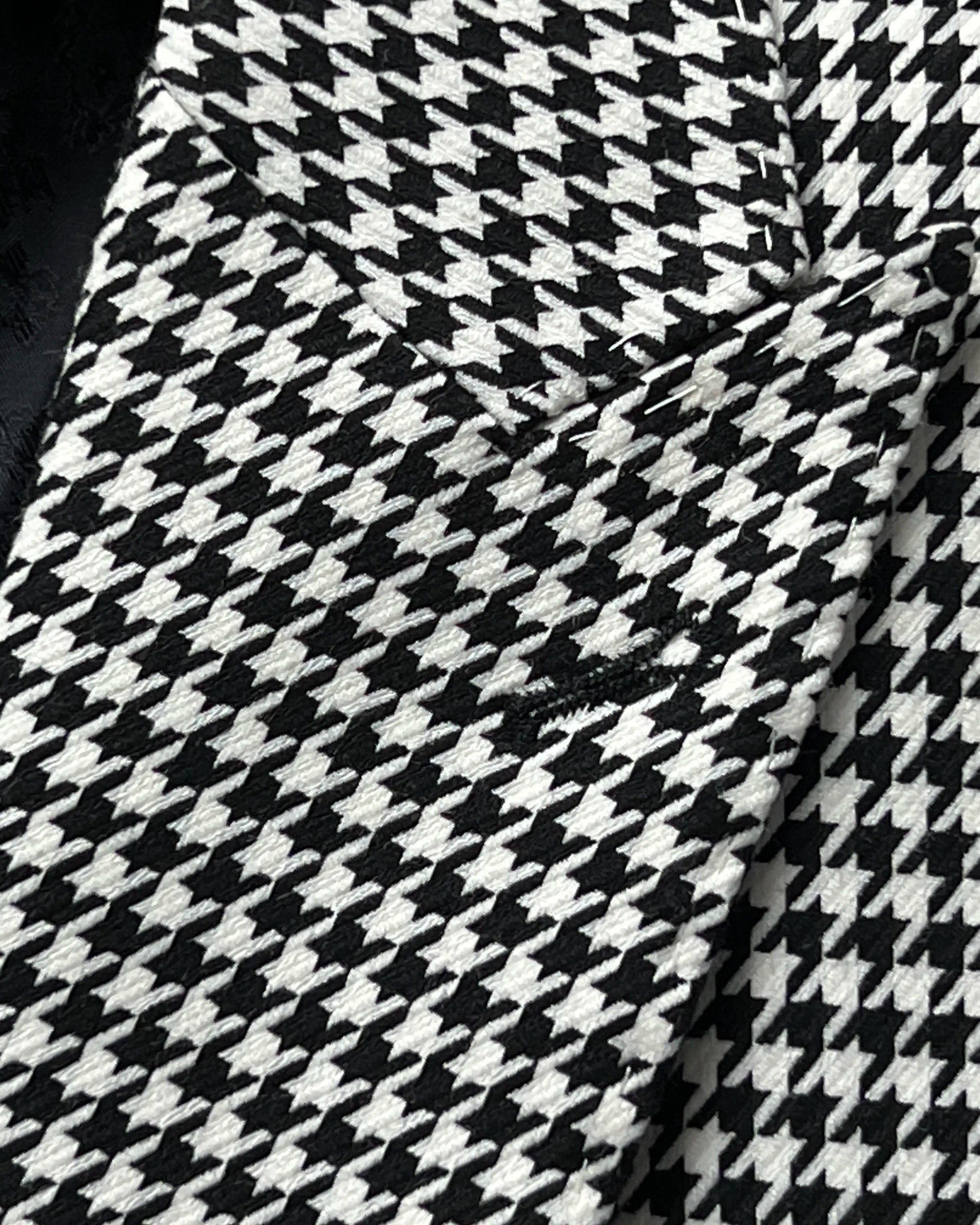 Lapel buttonhole close up of High Contrast Black and White Houndstooth men's sport coat showing black contrast stitching.