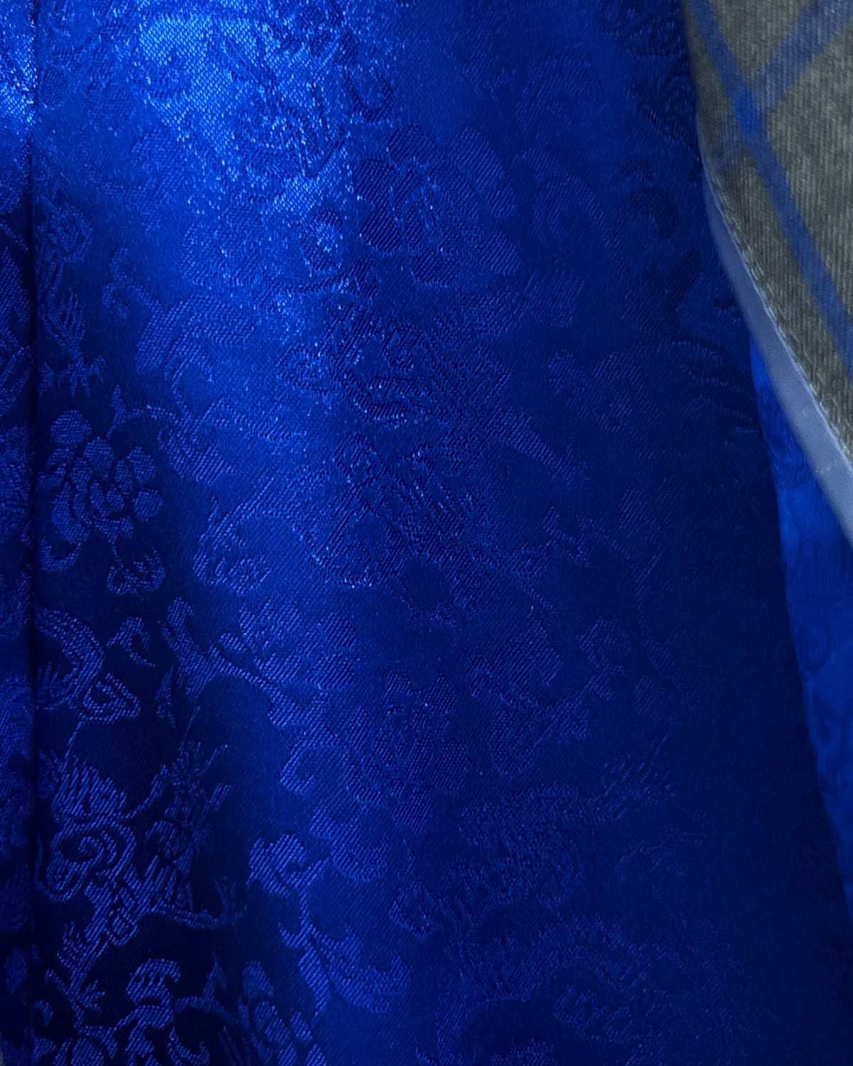 Royal blue floral Bemberg silk lining of mid heather grey royal blue windowpane men's sport coat showing the interior finish